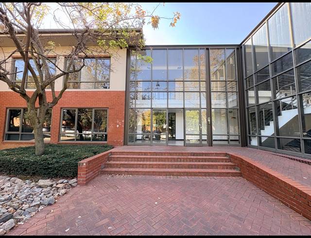 347M² OFFICE TO LET IN MAGALIESSIG